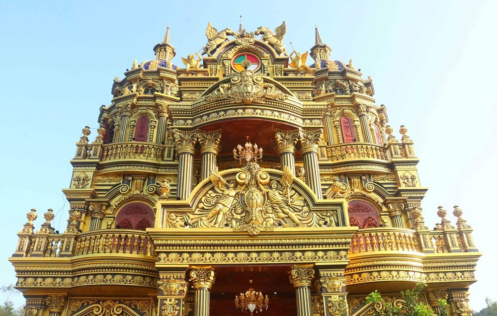 Lâu đài 70 tỷ đồng của ‘đại gia đồng nát’, huy động hàng trăm người để xây dựng: Giá trị sau khi được dát vàng, hoàn thiện chạm ngưỡng trăm tỷ! - ảnh 3