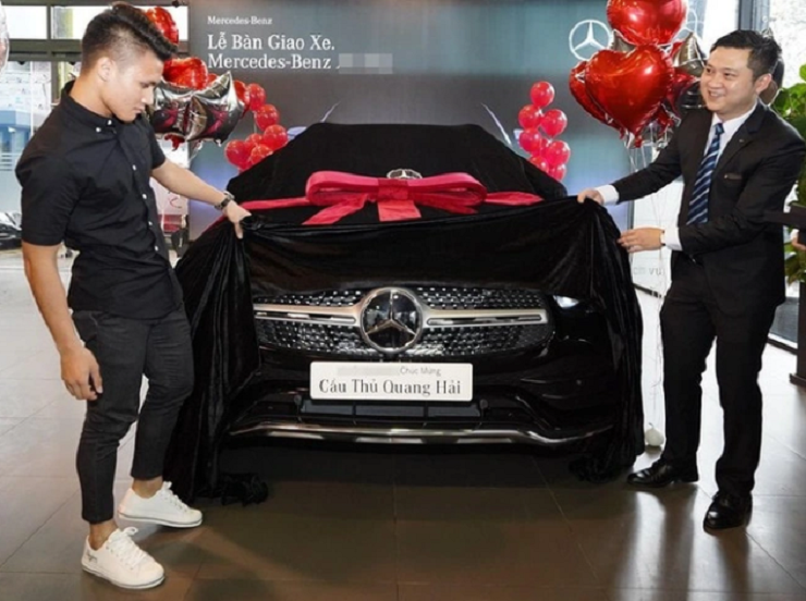 Tài sản của Chu Thanh Huyền trước khi bị tố cáo trốn thuế: Một phiên live thu về 1,6 tỷ, lái xe Mercedes, xách túi hiệu, tặng cả vàng cho giúp việc - ảnh 5