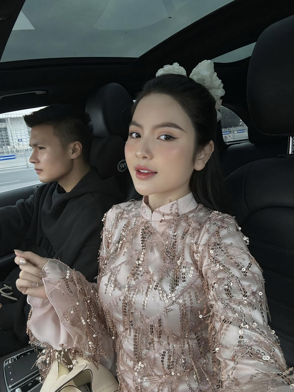 Tài sản của Chu Thanh Huyền trước khi bị tố cáo trốn thuế: Một phiên live thu về 1,6 tỷ, lái xe Mercedes, xách túi hiệu, tặng cả vàng cho giúp việc - ảnh 2