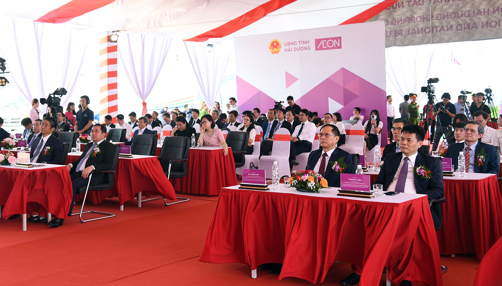 Thủ tướng chủ trì lễ khởi công, khánh thành 80 công trình, dự án lớn kỷ niệm 50 năm Giải phóng miền Nam- Ảnh 14. Thủ tướng chủ trì lễ khởi công, khánh thành 80 công trình, dự án lớn kỷ niệm 50 năm Giải phóng miền Nam- Ảnh 14.