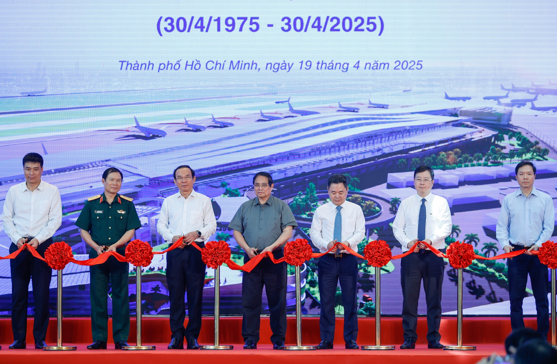 Thủ tướng chủ trì lễ khởi công, khánh thành 80 công trình, dự án lớn kỷ niệm 50 năm Giải phóng miền Nam- Ảnh 6. Thủ tướng chủ trì lễ khởi công, khánh thành 80 công trình, dự án lớn kỷ niệm 50 năm Giải phóng miền Nam- Ảnh 6.