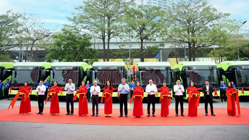 Vingroup, VinFast tăng cường mở rộng mạng lưới vận tải công cộng xanh tại Hà Nội