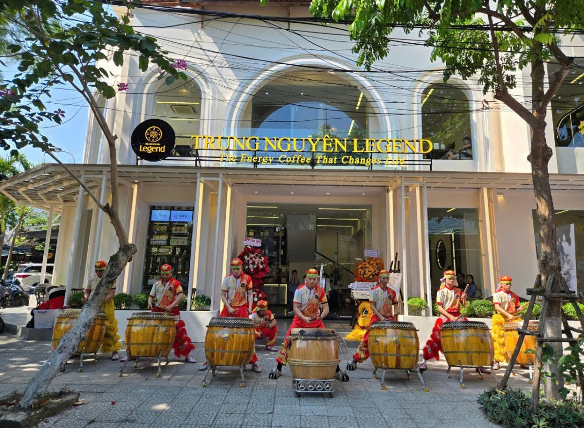Ông Đặng Lê Nguyên Vũ khai trương cửa hàng Trung Nguyên Legend tại 'đất vàng' TP Đà Nẵng