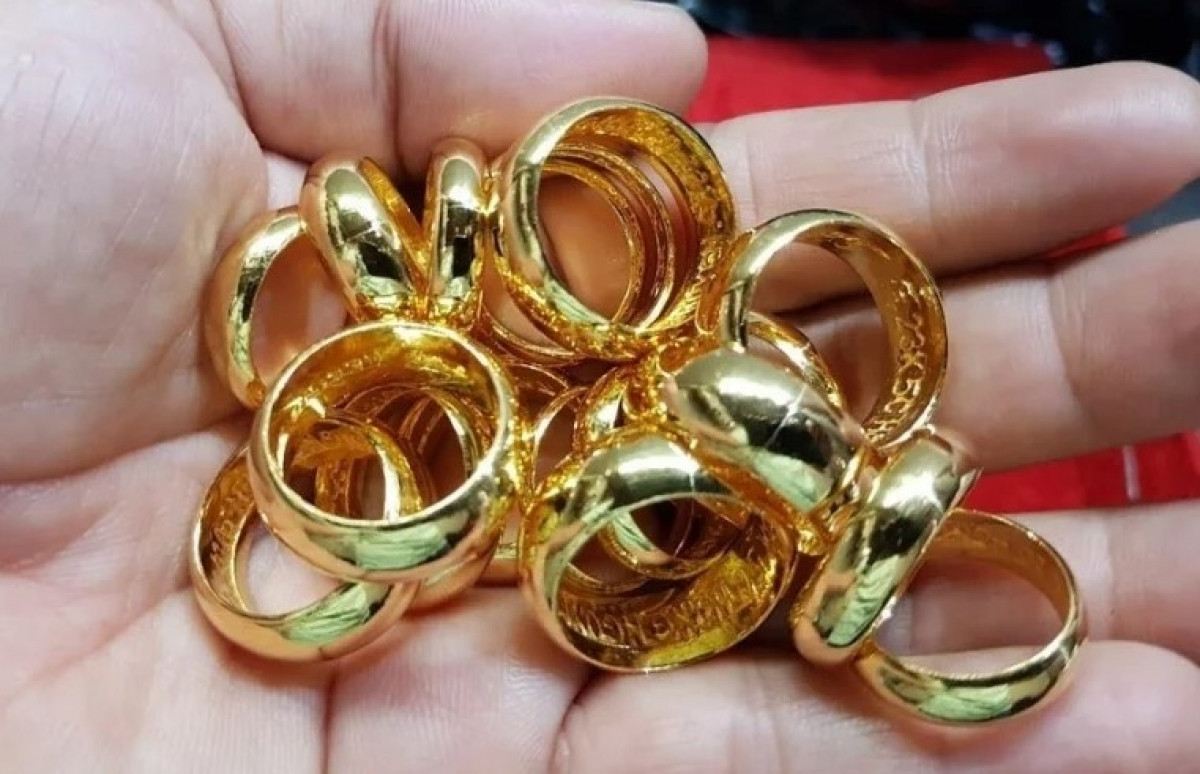 Giá vàng nhẫn chính thức vượt mức 12 triệu đồng/1 chỉ