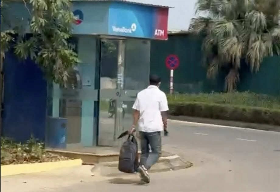 Vụ cướp ngân hàng tại Hà Nội: Ai nhìn thấy nghi phạm có những đặc điểm nhận dạng sau, liên hệ ngay số 0983304879