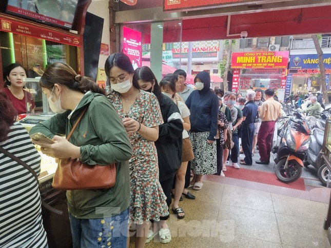 Giá vàng tăng sôi sục, cách nào 'hạ nhiệt' lúc này? ảnh 2