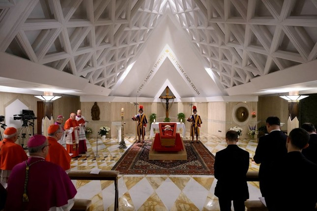 Vatican công bố ảnh linh cữu Giáo hoàng Francis ảnh 1