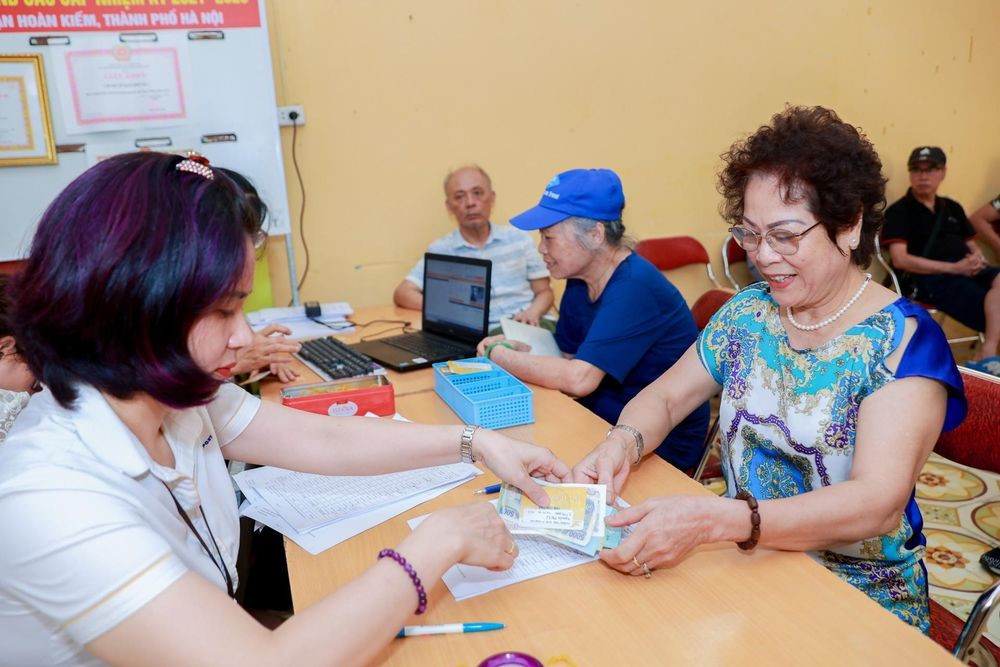 Từ hôm nay, chi trả sớm lương hưu, trợ cấp tháng 5 - ảnh 1