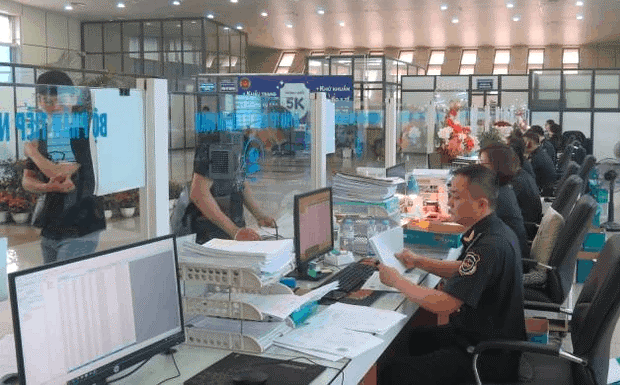 Tăng đột biến xe chở hàng qua cửa khẩu Lạng Sơn sang Trung Quốc ảnh 1