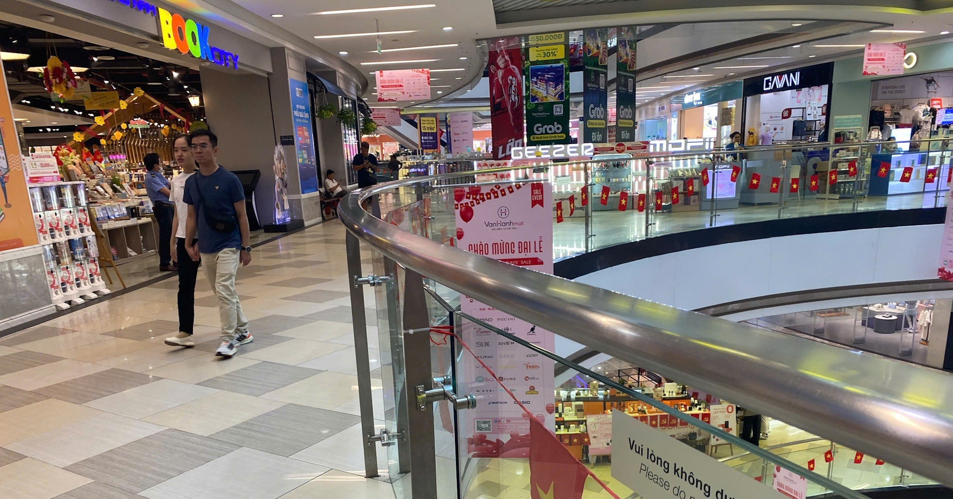 Vạn Hạnh Mall liên tục gặp điều không may, chủ đầu tư là ai?