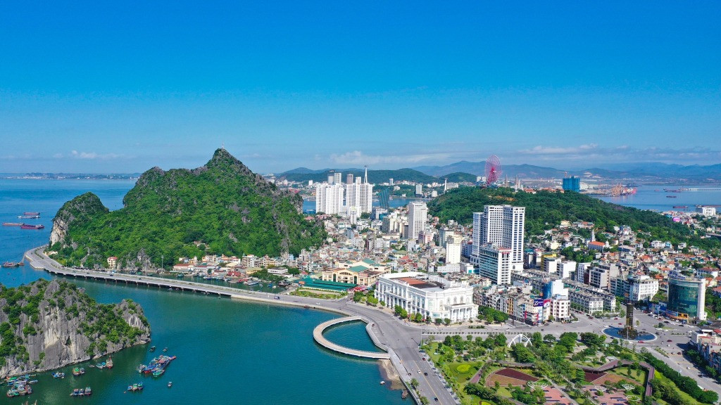 Chỉ 5 năm nữa, tỉnh duy nhất Việt Nam có đường biên giới trên bộ và trên biển với Trung Quốc thuộc diện không sáp nhập sẽ 'cất cánh' lên TP trực thuộc Trung ương- Ảnh 2. Chỉ 5 năm nữa, tỉnh duy nhất Việt Nam có đường biên giới trên bộ và trên biển với Trung Quốc thuộc diện không sáp nhập sẽ 'cất cánh' lên TP trực thuộc Trung ương- Ảnh 2.