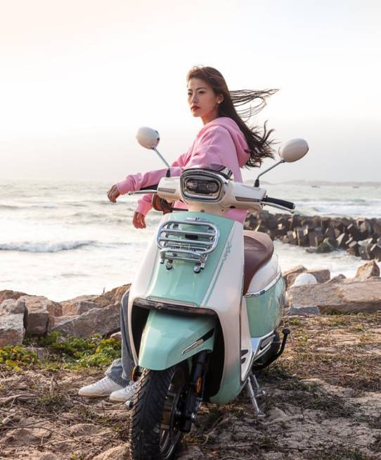 'Chiến binh tay ga' 150cc siêu trang bị, giá chỉ hơn 40 triệu đồng lộ diện: Thiết kế đẹp, chạy 400km mới phải đổ xăng
