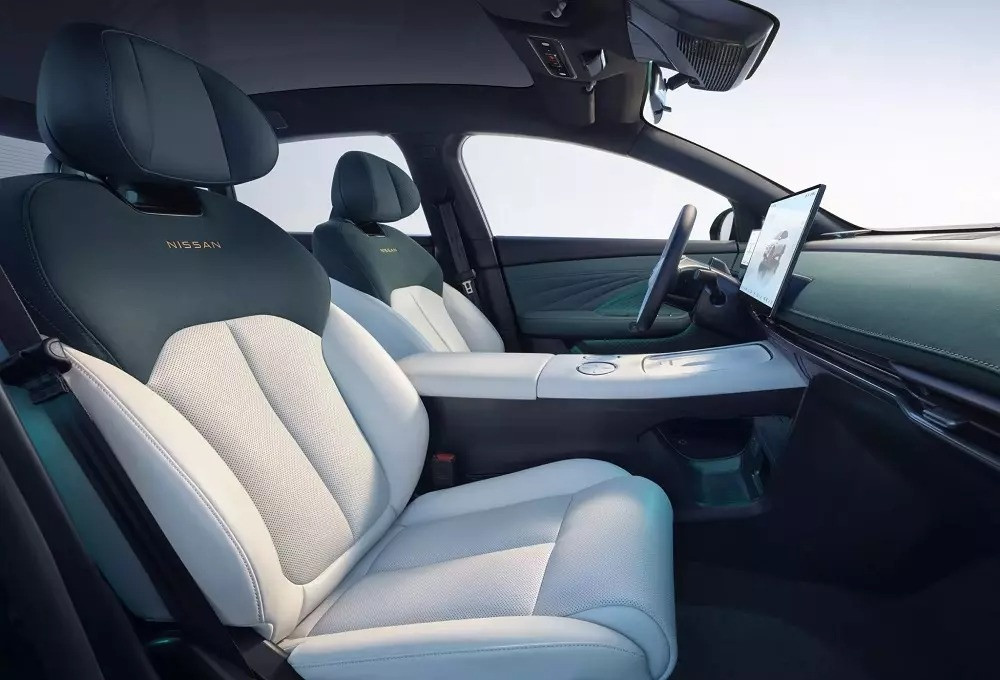 Mẫu sedan hạng D mới của Nissan gia nhập thị trường: Giá chỉ hơn 400 triệu đồng, trang bị tối tân hơn Toyota Camry