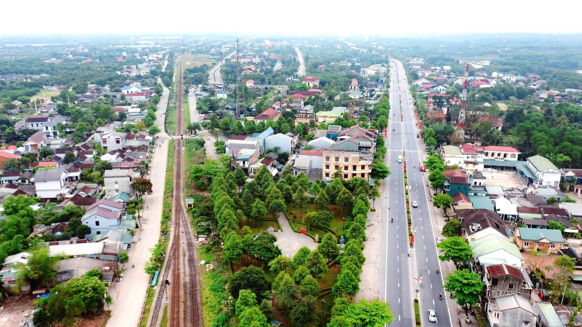 Chỉ 2 tháng nữa, TP trực thuộc Trung ương trẻ nhất Việt Nam sẽ xóa tên 3 thị xã trực thuộc khỏi bản đồ hành chính- Ảnh 4. Chỉ 2 tháng nữa, TP trực thuộc Trung ương trẻ nhất Việt Nam sẽ xóa tên 3 thị xã trực thuộc khỏi bản đồ hành chính- Ảnh 4.