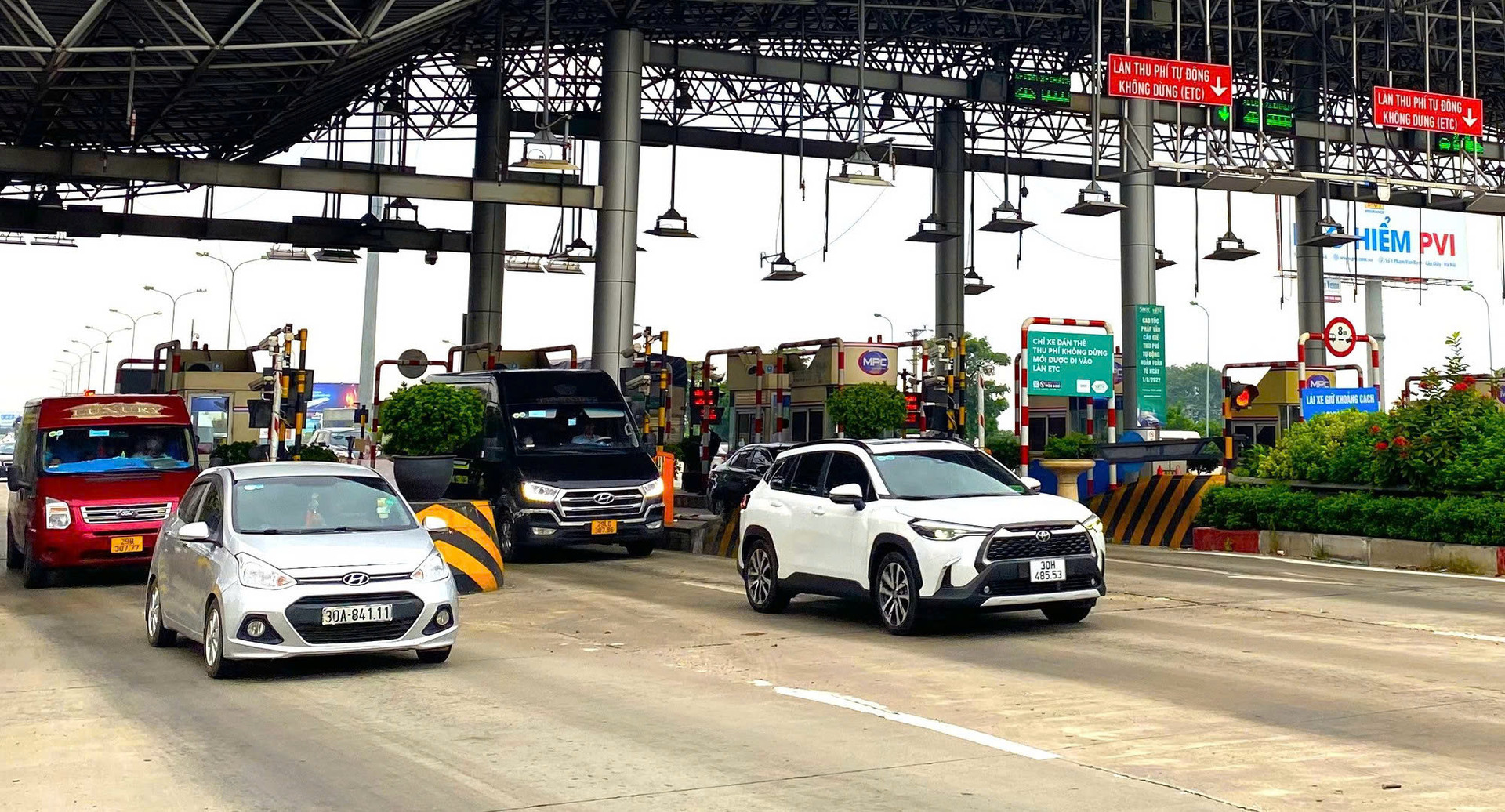 Chuẩn bị thu phí 5 tuyến cao tốc do Nhà nước đầu tư- Ảnh 1. Chuẩn bị thu phí 5 tuyến cao tốc do Nhà nước đầu tư- Ảnh 1.
