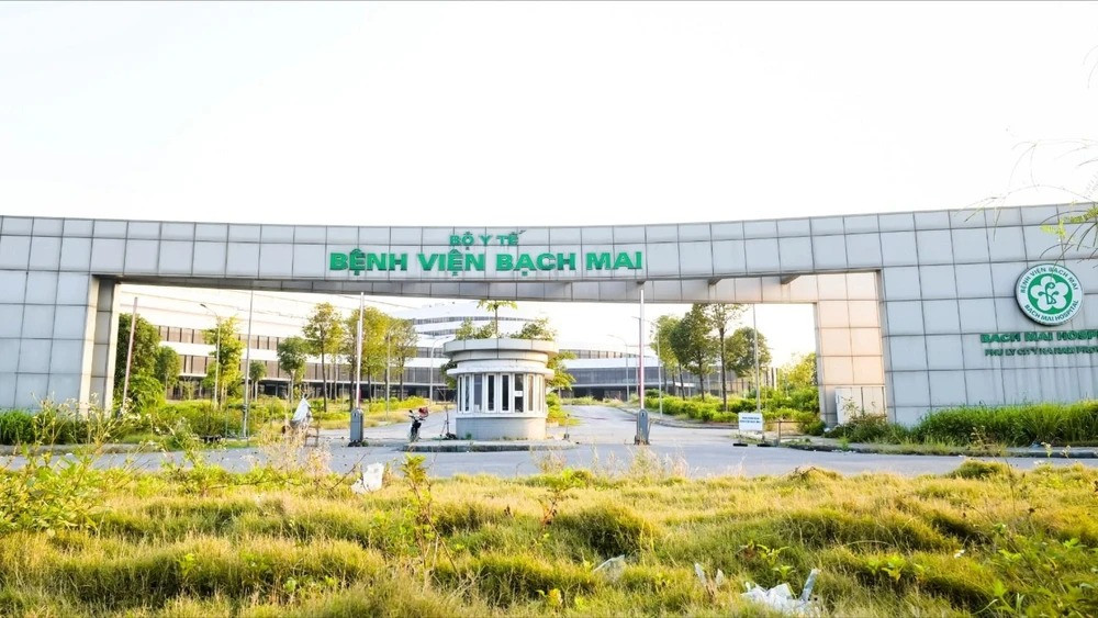 Chỉ 2 tháng nữa, bệnh viện hạng đặc biệt sẽ hoàn thiện: Dự kiến có tuyến buýt liên tỉnh kết nối với Thủ đô- Ảnh 1. Chỉ 2 tháng nữa, bệnh viện hạng đặc biệt sẽ hoàn thiện: Dự kiến có tuyến buýt liên tỉnh kết nối với Thủ đô- Ảnh 1.