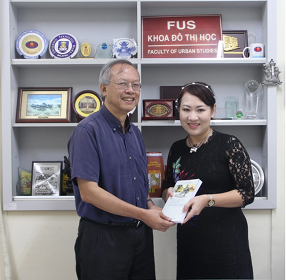 Giáo sư nổi tiếng từng học Trường Chuyên Lê Hồng Phong, người Việt đầu tiên được bầu làm Chủ tịch Hiệp hội Nghiên cứu châu Á sẽ về nước thỉnh giảng - ảnh 2