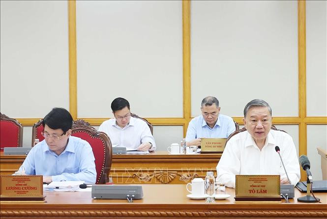 Bộ Chính trị, Ban Bí thư họp triển khai thực hiện sắp xếp tổ chức bộ máy của hệ thống chính trị- Ảnh 1. Bộ Chính trị, Ban Bí thư họp triển khai thực hiện sắp xếp tổ chức bộ máy của hệ thống chính trị- Ảnh 1.