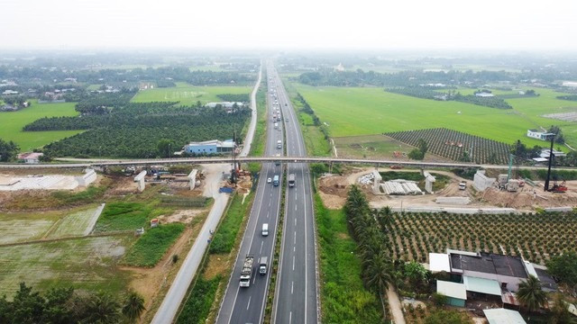 Sau 4 năm khởi công, con đường huyết mạch gần 5.000 tỷ nối TP. HCM và vùng đất gắn với '8 chữ vàng' đang dần lộ diện- Ảnh 2. Sau 4 năm khởi công, con đường huyết mạch gần 5.000 tỷ nối TP. HCM và vùng đất gắn với '8 chữ vàng' đang dần lộ diện- Ảnh 2.