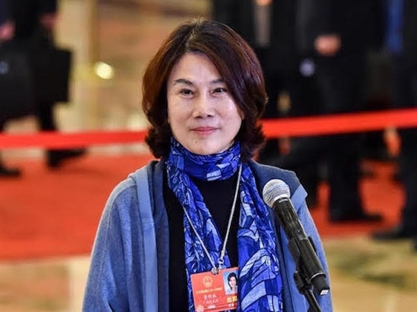 Bà trùm đồ gia dụng Trung Quốc tuyên bố không tuyển du học sinh, tại sao vẫn có người ủng hộ?