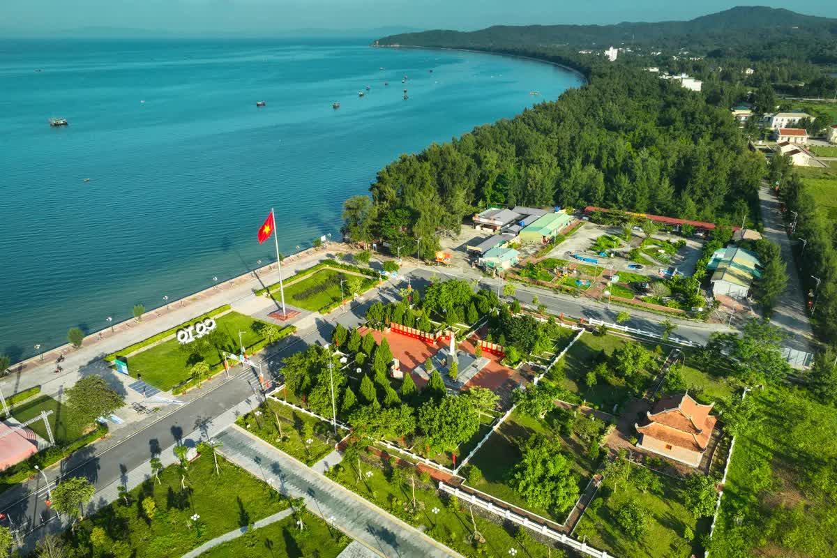 Huyện đảo cực Đông Bắc Tổ quốc sẽ khai thác du lịch tại hàng loạt đảo nhỏ- Ảnh 2. Huyện đảo cực Đông Bắc Tổ quốc sẽ khai thác du lịch tại hàng loạt đảo nhỏ- Ảnh 2.