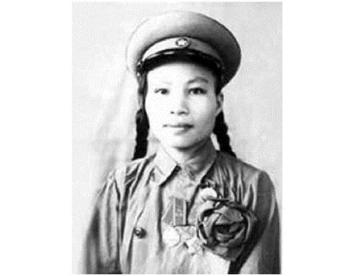 Nữ Anh hùng LLVTND đầu tiên của quân đội Việt Nam: Từng tay không bắt quan Pháp, được Bác Hồ tặng khẩu súng lục - ảnh 1