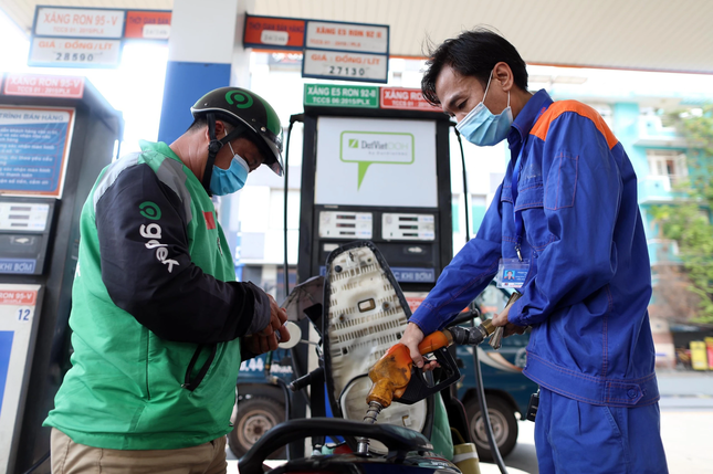 Giảm giá xăng dầu sau kỳ nghỉ lễ? ảnh 1