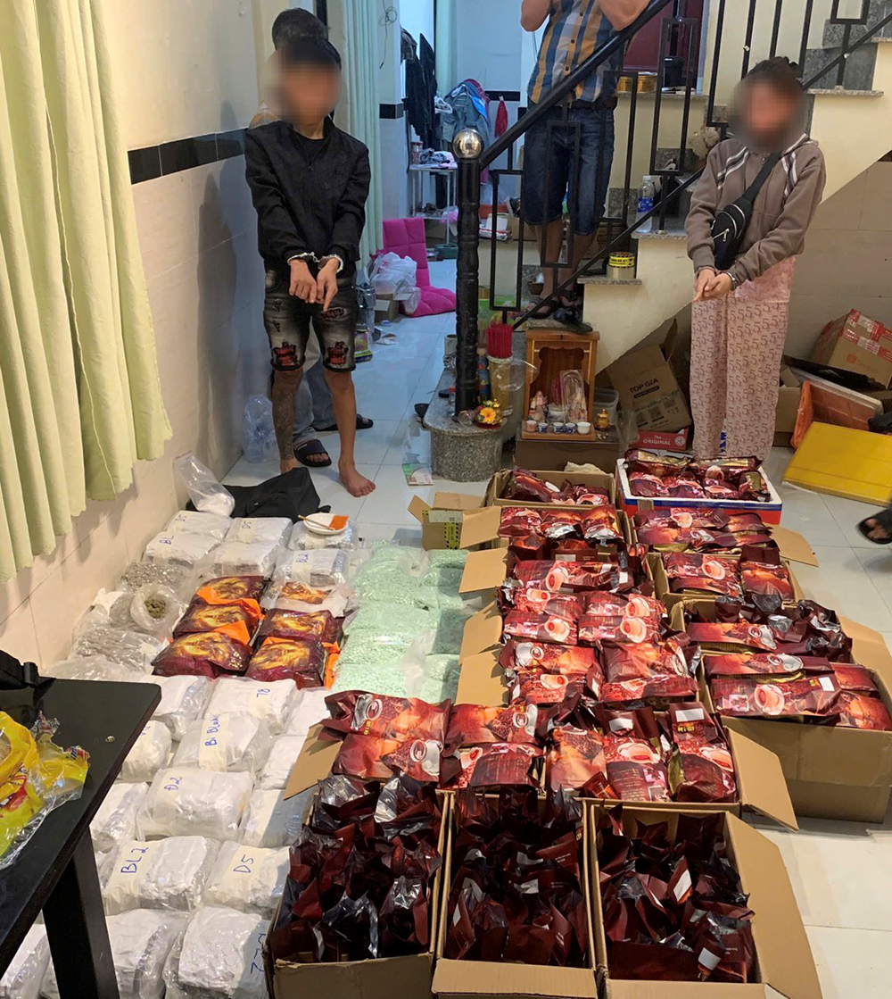 Công an khởi tố 1.529 bị can, thu giữ hơn 560kg ma túy, 12 khẩu súng liên quan đến vụ 4 tiếp viên xách ma túy về Việt Nam - ảnh 2