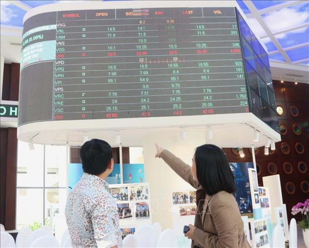Giới đầu tư chứng khoán đang đổ dồn sự chú ý vào điều gì?