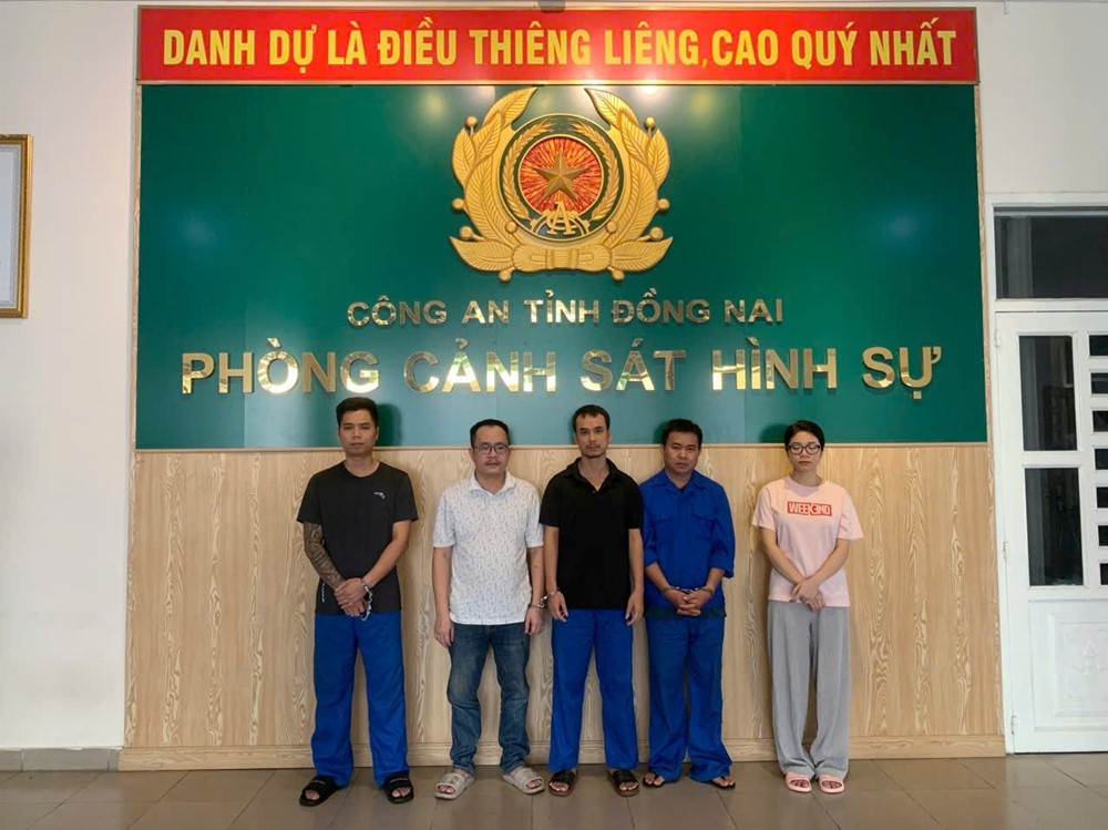 Khám xét nơi ở, khống chế bắt giữ Nguyễn Quốc Hùng và bạn gái lừa đảo chiếm đoạt 10.000 tỷ