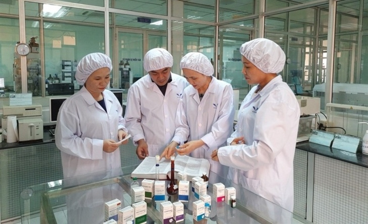 ‘Trùm’ thuốc ung thư Việt chấp nhận đi vay để chia cổ tức cao, sắp tung ‘vũ khí mới’ điều trị ung thư