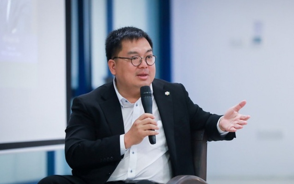 Ông Hoàng Nam Tiến: Thông minh và chăm chỉ may ra mới đủ ăn khi về già, còn muốn làm giàu phải vượt ngưỡng chính mình