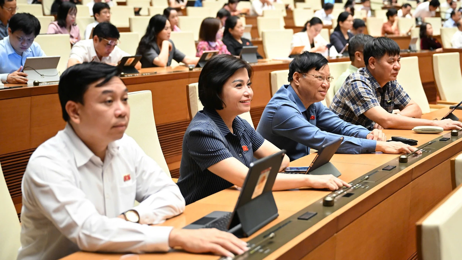 Hôm nay, Quốc hội xem xét thông qua Nghị quyết sửa đổi Hiến pháp