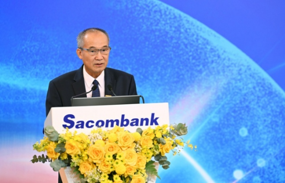 Chủ tịch Sacombank Dương Công Minh trích quỹ khen thưởng cho bà Nguyễn Đức Thạch Diễm