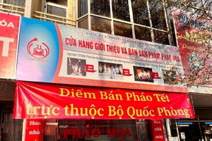 Cửa hàng bán pháo hoa Z121 cao hơn giá niêm yết sẽ phải đóng cửa