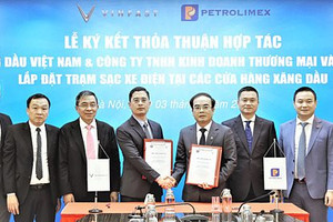 Petrolimex bắt tay Vinfast lắp đặt trạm sạc xe điện tại cửa hàng xăng dầu