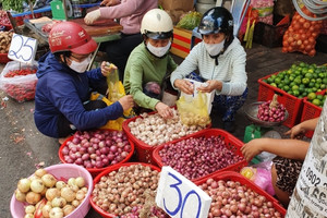 Người dân "canh cánh" nỗi lo về chợ Tết