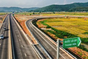 Cao tốc không trạm dừng nghỉ, có nên làm nhà vệ sinh tạm?