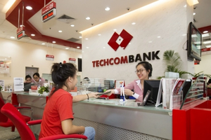 Mẹ chủ tịch Techcombank (TCB) sang tay cho cháu 174 triệu cổ phiếu