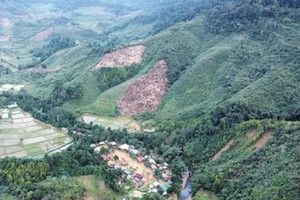 'Địa đàng trên mây' ẩn mình giữa đỉnh núi hơn 1.000m: Cuộc sống tách biệt với thế giới, vẫn là 'điểm đến trong mơ' dù phải đi bộ xuyên núi gần 20km