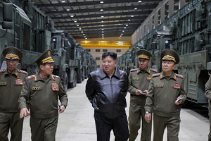 Ông Kim Jong Un hối thúc sản xuất vũ khí, tạo đột phá sẵn sàng chiến tranh