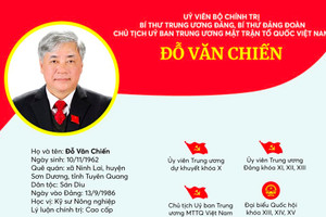 [INFOGRAPHICS] Tiểu sử tân Ủy viên Bộ Chính trị Đỗ Văn Chiến