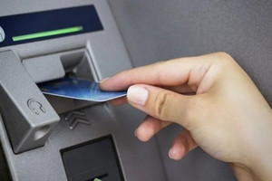 4 sai lầm cơ bản khi dùng thẻ ATM khiến bạn lộ thông tin, mất tiền trong tích tắc