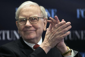 ‘Đỉnh’ như Warren Buffett: Chốt lời cổ phiếu, tích trữ 277 tỷ USD tiền mặt ngay trước khi thị trường toàn cầu 'rực lửa'