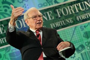 ‘Xả’ gần một nửa cổ phiếu Apple, Warren Buffett bất ngờ đầu tư hai lĩnh vực mới