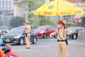 Chiêu mới giả danh CSGT xử phạt: Yêu cầu nạn nhân giữ bí mật với gia đình, nhân viên ngân hàng