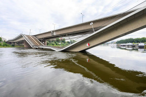 Sập cầu huyết mạch dẫn vào thành phố cổ 800 năm tuổi: Phong tỏa khẩn cấp toàn bộ cây cầu, tuyến giao thông chính bị tê liệt hoàn toàn