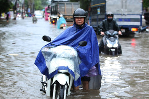 Thời tiết Hà Nội 3 ngày tới: Mưa rào liên tiếp, đề phòng giông lốc