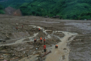 Tìm thấy thêm 2 thi thể nạn nhân trong vụ lũ quét thôn Làng Nủ