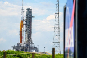 NASA tiếp tục hoãn sứ mệnh đưa người lên Mặt Trăng